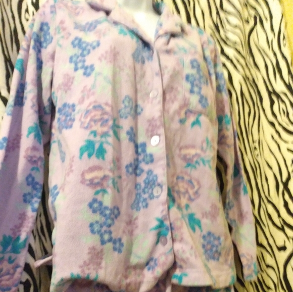 2/$20 VS Pink fuzzy 2 piece pajamas size small. - Picture 3 of 9